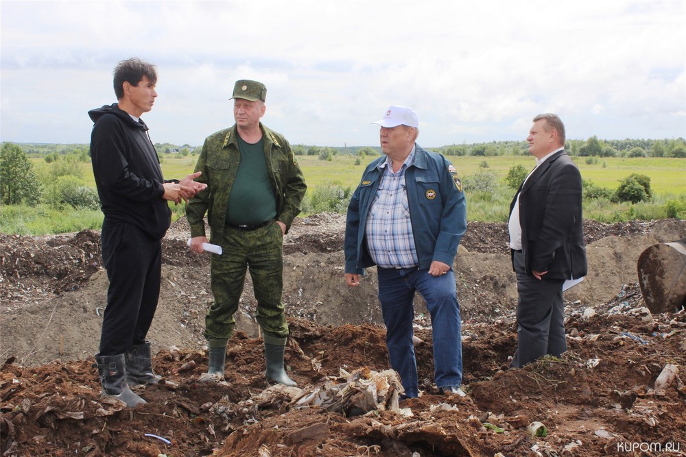 Министр Эмир Бедертдинов проинспектировал ход работ по рекультивации свалки твердых бытовых отходов в городе Ядрин