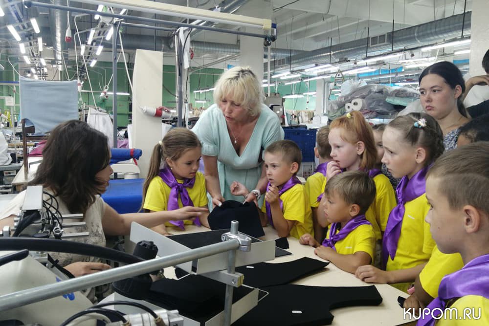 Первые шаги в профессию: воспитанники центра активного отдыха Чебоксар посетили швейную фабрику