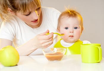 Как научить ребенка кушать самостоятельно?