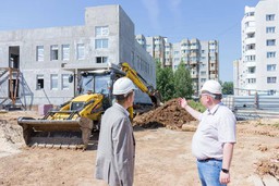 Олег Кортунов посетил объекты строительства и реконструкции образовательных учреждений