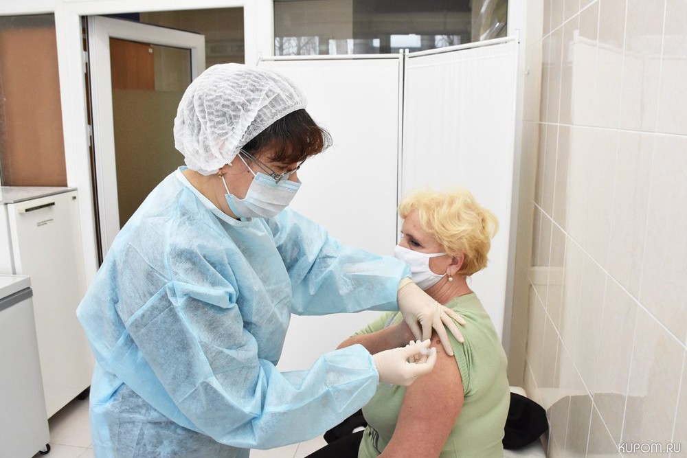 Вакцинация от COVID-19 сферы обслуживания: медики стали чаще выезжать на предприятия и в организации Чувашии