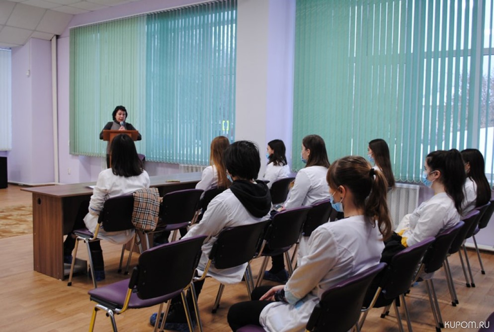 Учебный практикум для студентов Чебоксарского медколледжа прошел на базе спецбиблиотеки для слепых