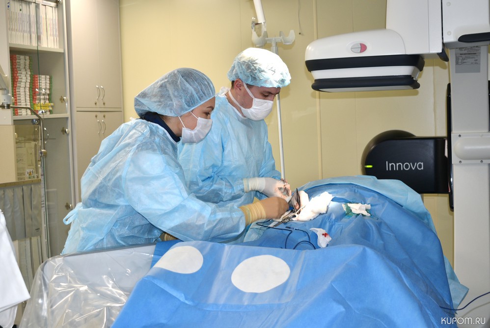 Хирурги Республиканского кардиодиспансера выполнили редкую для региона операцию на брюшной аорте