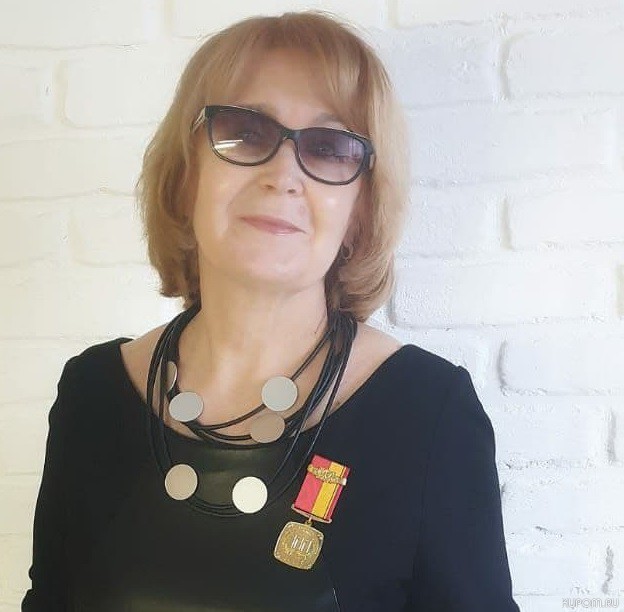 Первой в Чувашии обладательницей Почетного звания «Заслуженный журналист Российской Федерации» стала Маргарита Гартфельдер