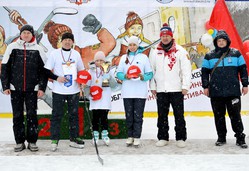 «Люблю папу, маму и хоккей!»: в муниципалитетах Чувашии прошли семейные турниры