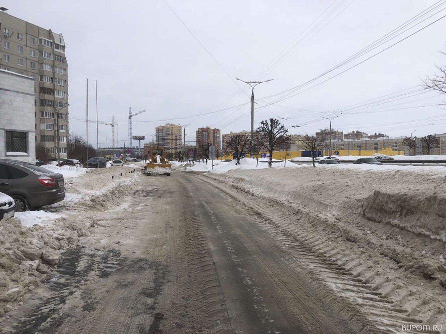 В Калининском районе эвакуируется транспорт, мешающий работе снегоуборочной техники