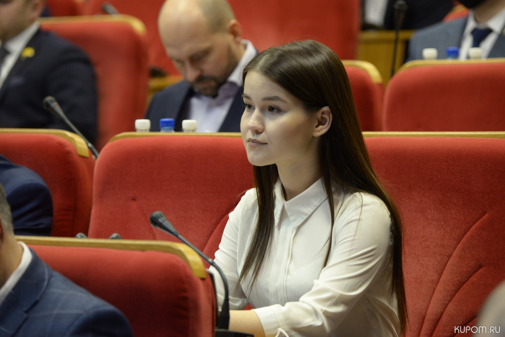 На сессии утвержден состав общественной Молодежной палаты при Государственном Совете Чувашской Республики