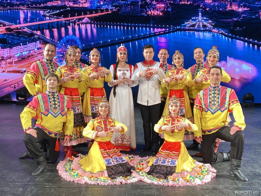 Чувашский госансамбль песни и танца поддержал российскую армию танцевальным флешмобом