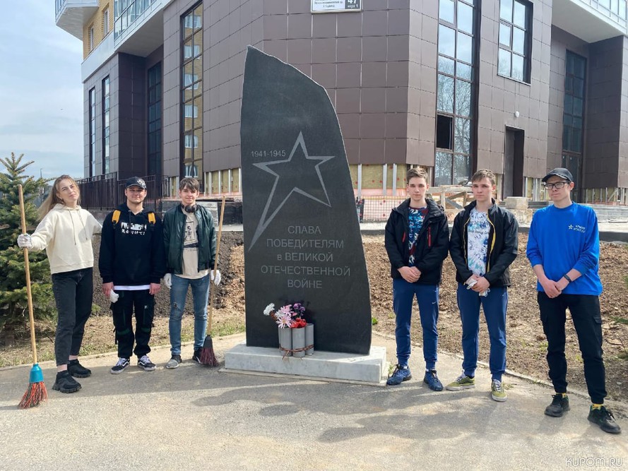 Молодежь г. Чебоксары присоединилась к Всероссийскому субботнику по благоустройству воинских мемориалов и захоронений