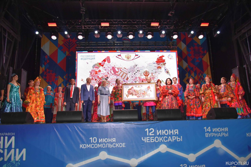 Фестиваль-марафон «Песни России» в Чувашии завершился эстрадным концертом в Козловке