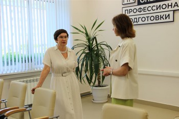Алена Елизарова: «Работники, находящиеся под риском увольнения, смогут бесплатно пройти переобучение»