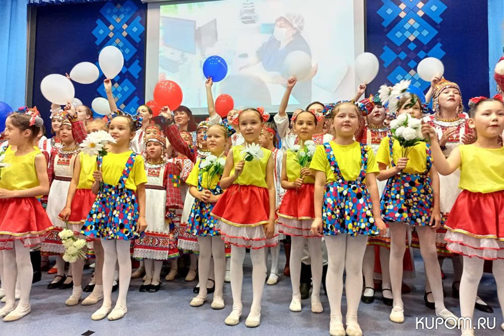 В клубе «Заволжский» Красноармейского муниципального округа состоялся концерт в честь Дня медицинского работника